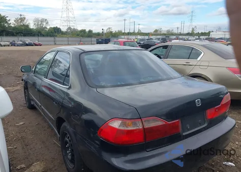 1998 Honda Accord Lx V6 из США, поврежденный, VIN 1HGCG1648WA062601